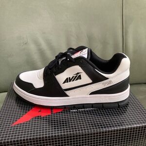 Avia 715 Retro Sneakers black and white